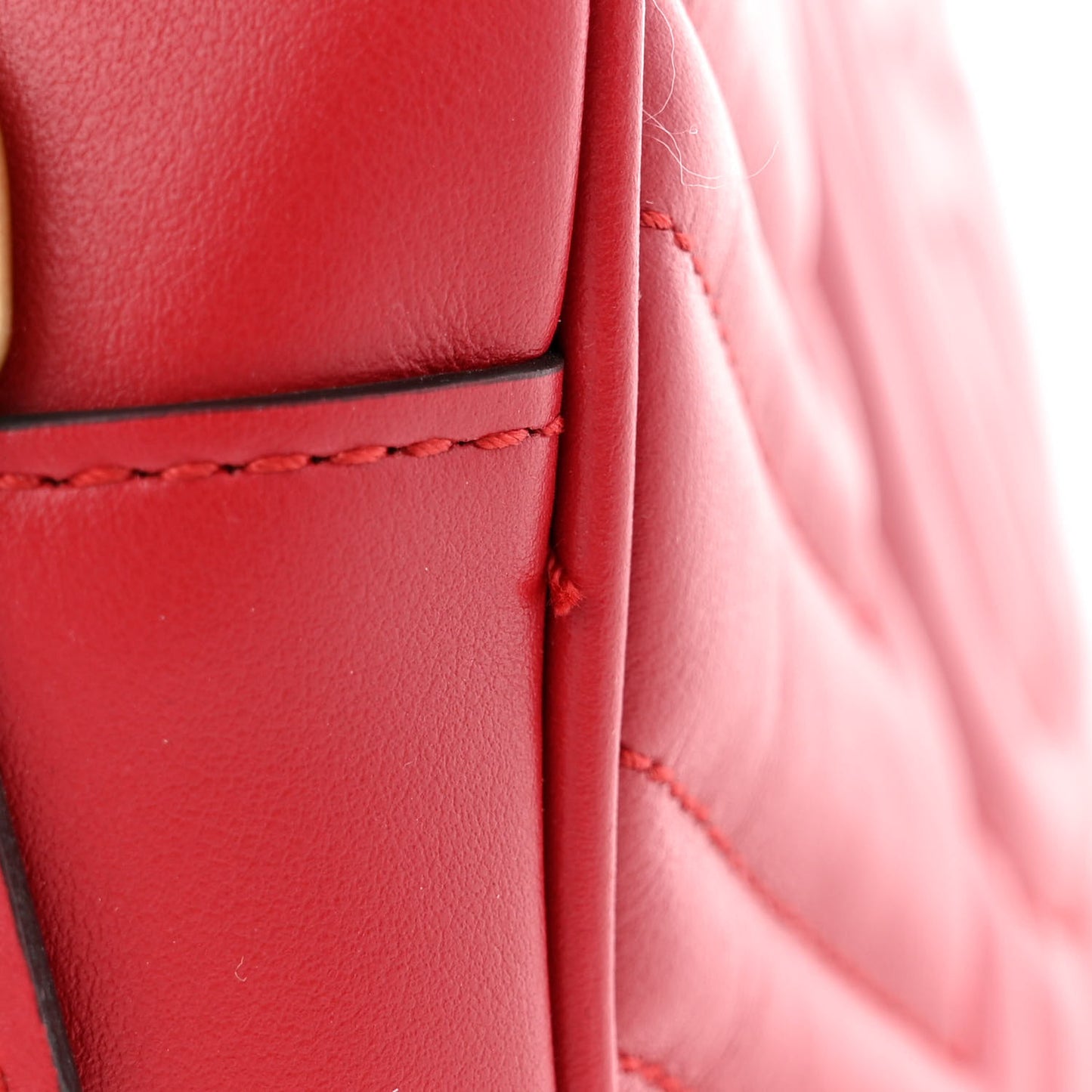 Calfskin Matelasse Small GG Marmont Chain Shoulder Bag Hibiscus Red