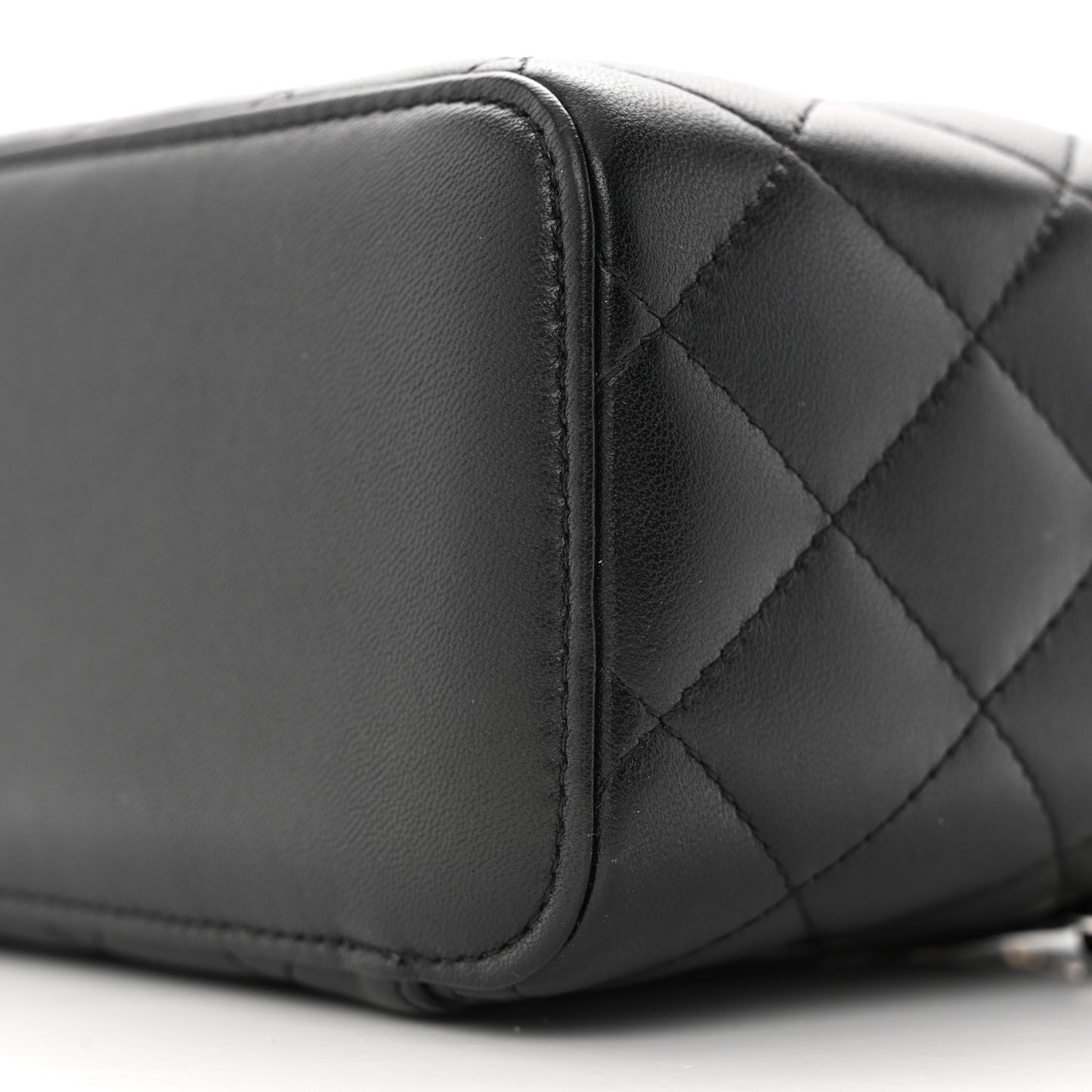 Lambskin Quilted Small Top Handle Vanity Case With Chain Black