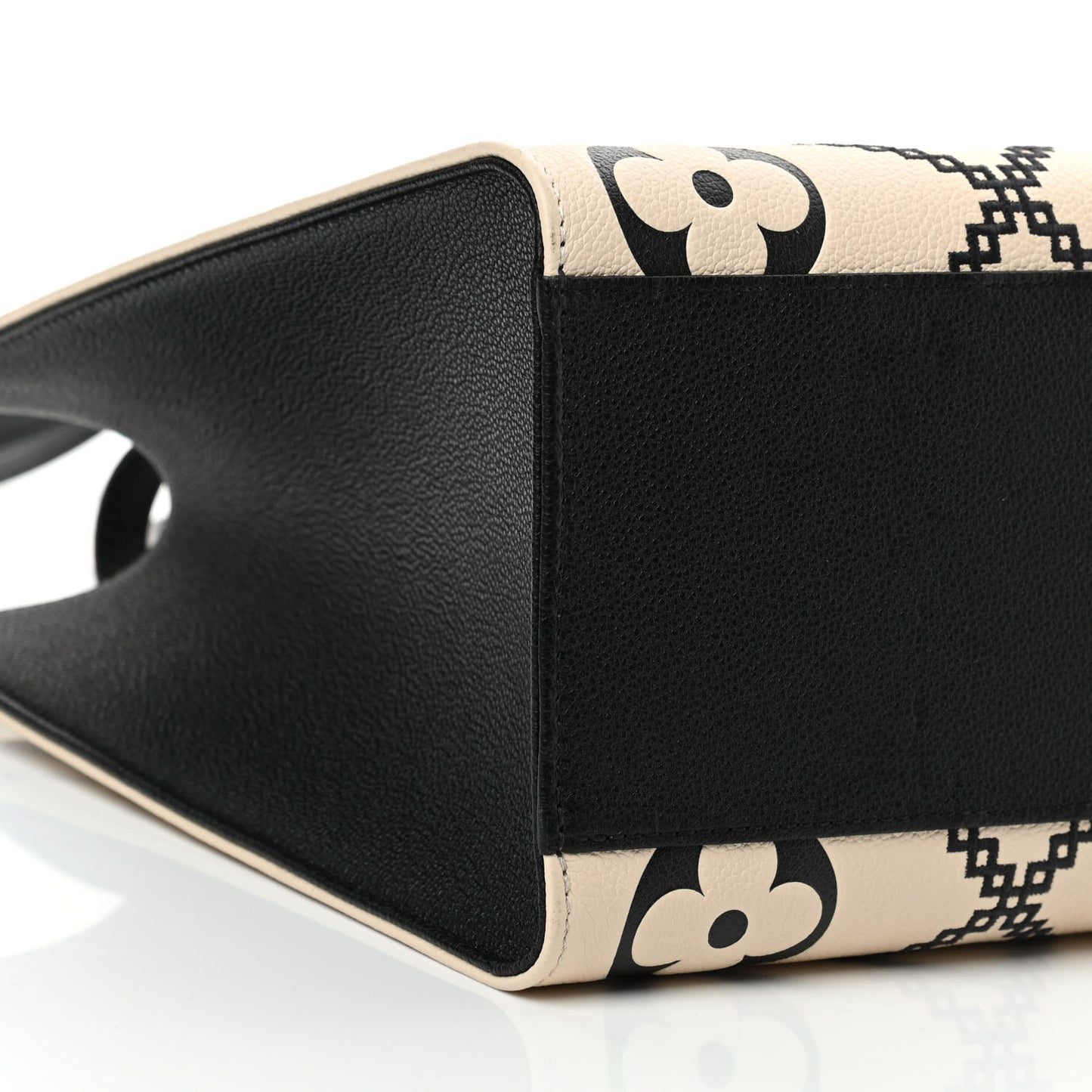 Empreinte Monogram Giant Broderies Onthego MM Cream Black