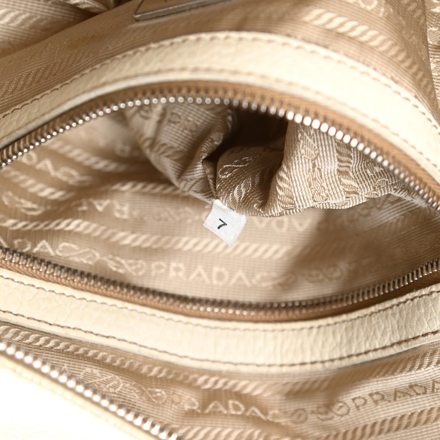 Vitello Daino Embossed Logo Bowler Talco