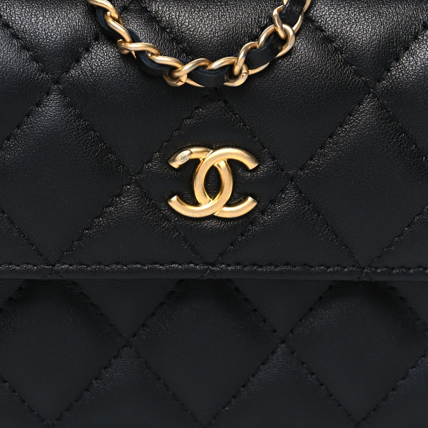 Lambskin Quilted CC Pearl Crush Card Holder With Chain Black