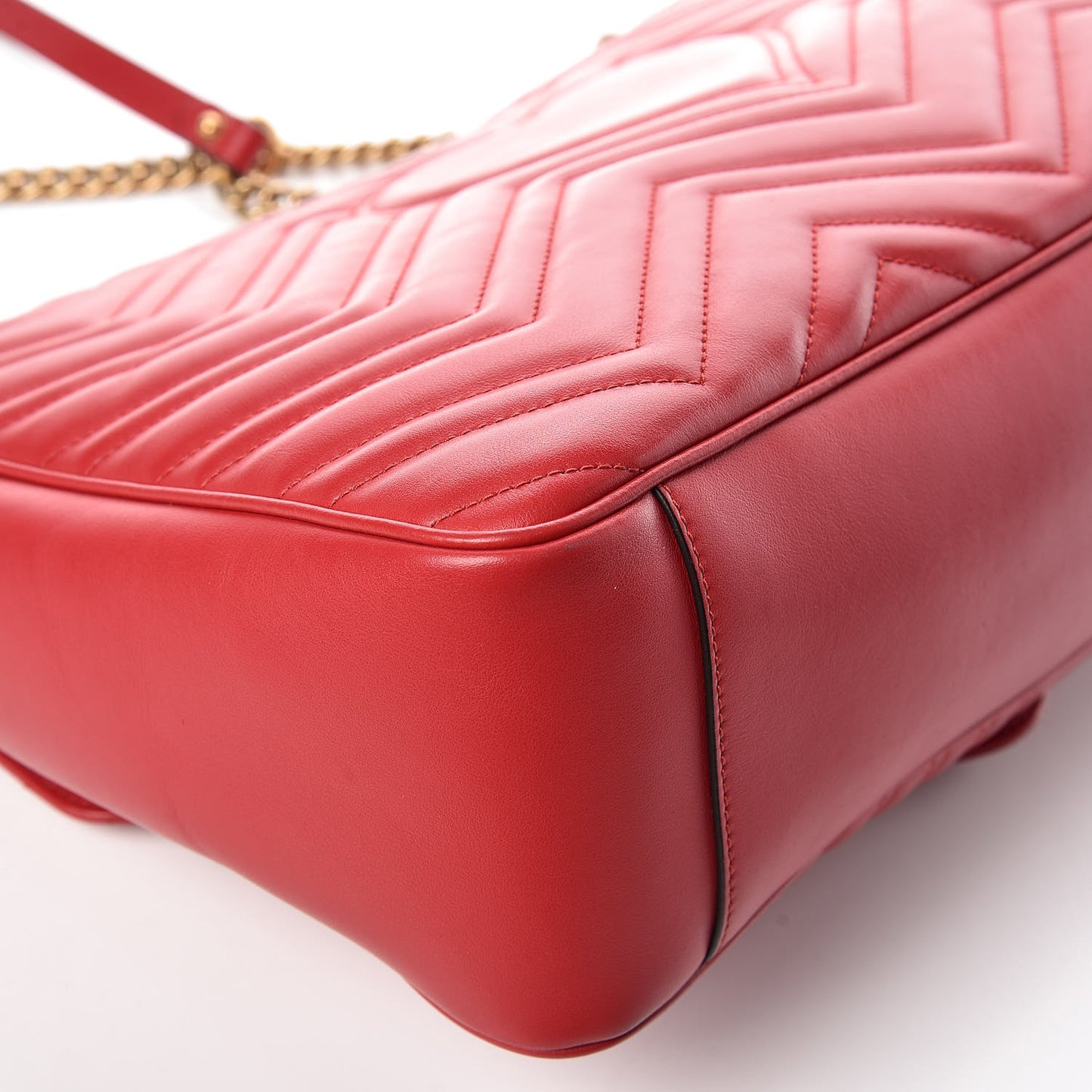 Calfskin Matelasse Large GG Marmont Shoulder Bag Hibiscus Red
