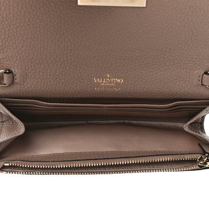 Valentino Garavani Pebbled Calfskin Rockstud Flip Lock Wallet On Chain Poudre 5 of 9