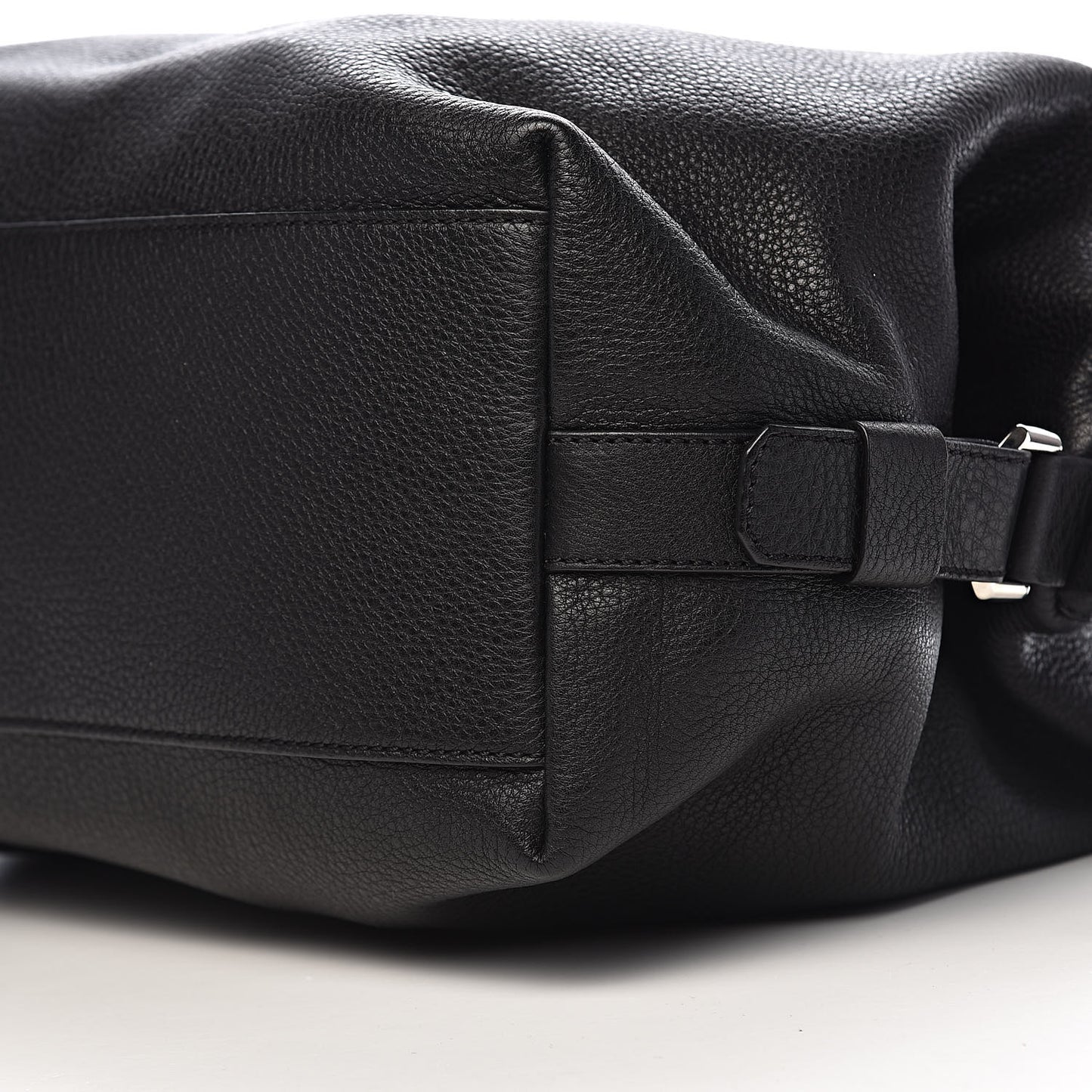 Waxy Grained Calfskin Medium Nightingale Black