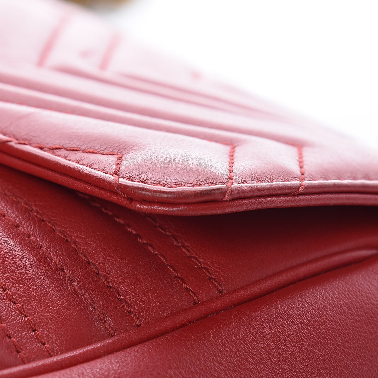 Calfskin Matelasse Medium GG Marmont Shoulder Bag Hibiscus Red