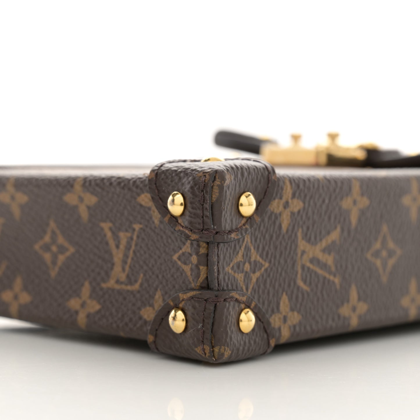 Reverse Monogram Pochette Trunk Verticale