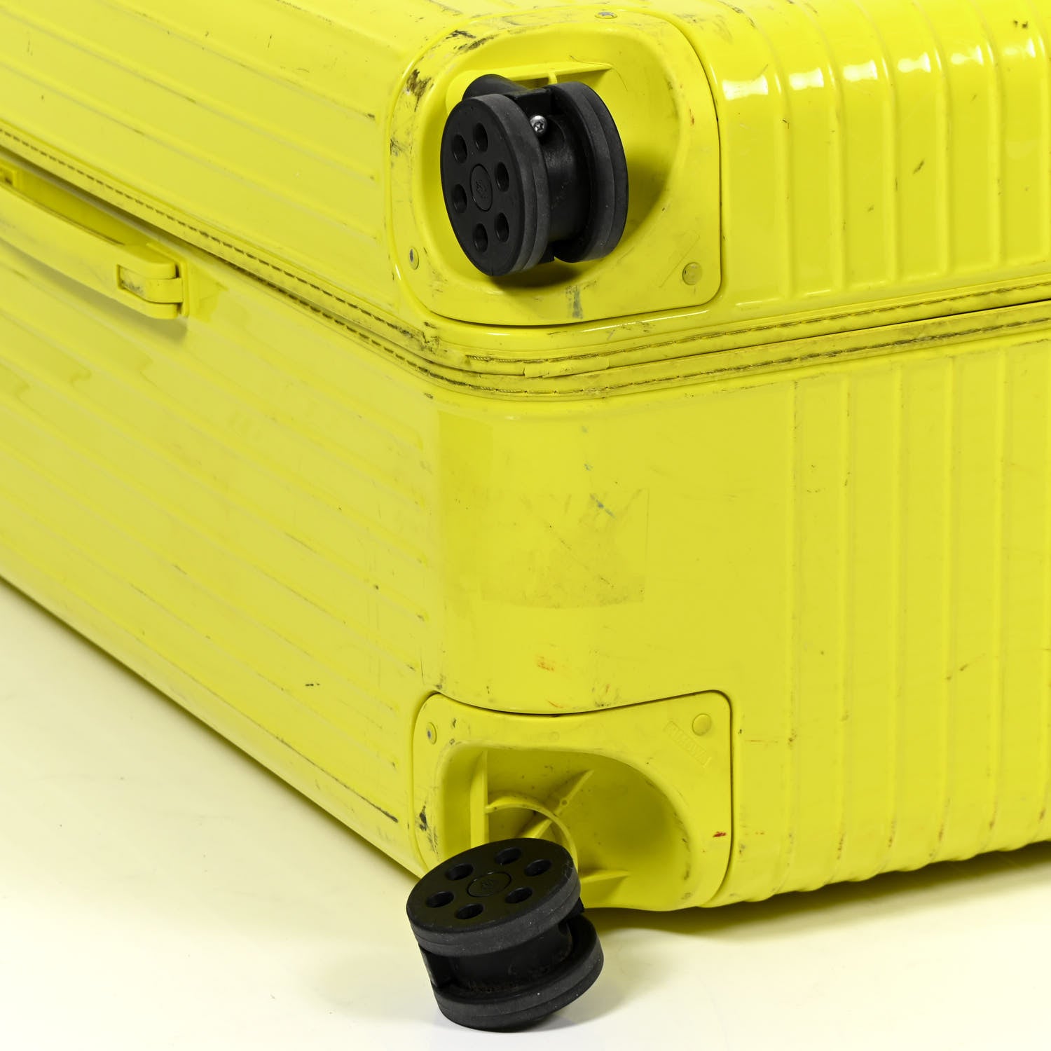 Rimowa Gloss Polycarbonate Essential Trunk Plus Citron 8 of 17