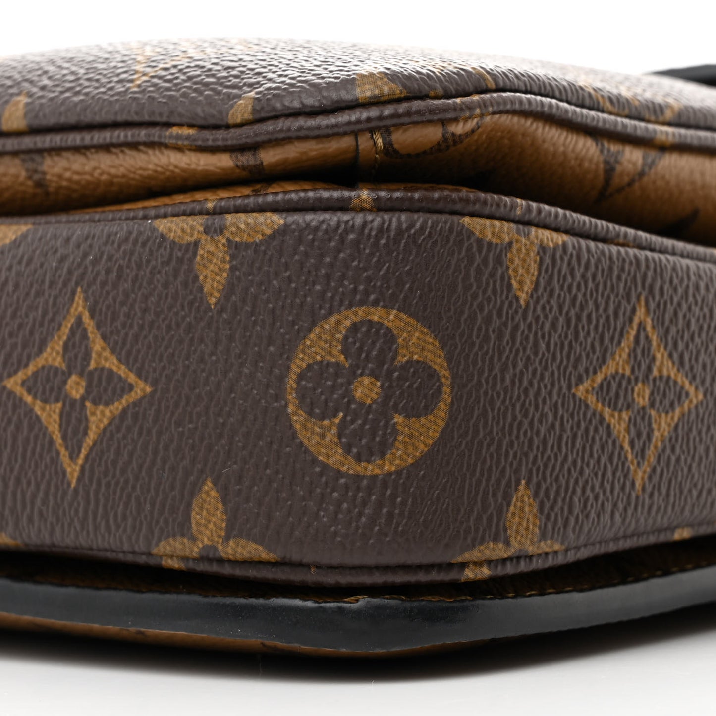 Reverse Monogram Pochette Metis