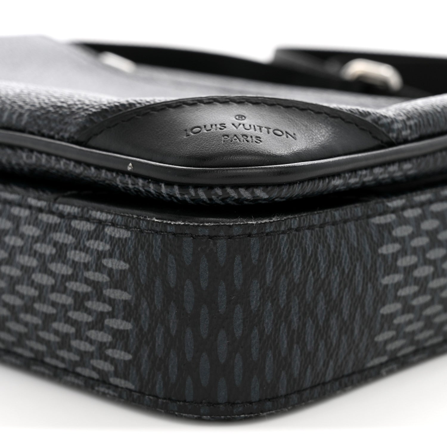 Louis Vuitton Damier Graphite 3D Trio Messenger 9 of 12