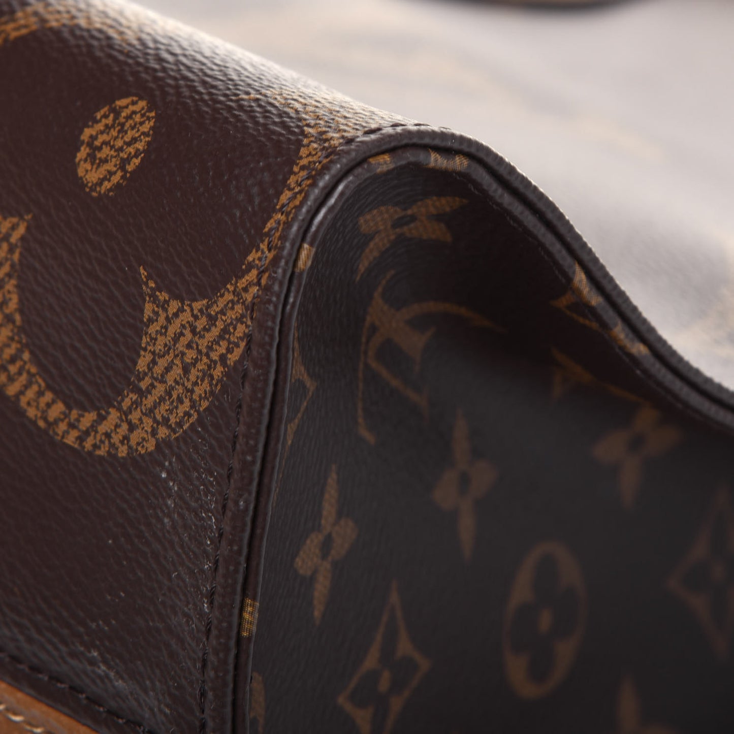 Reverse Monogram Giant Onthego MM