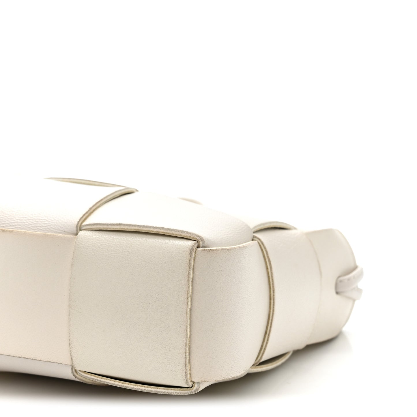 Calfskin Maxi Intrecciato Cassette Pouch On Strap Chalk