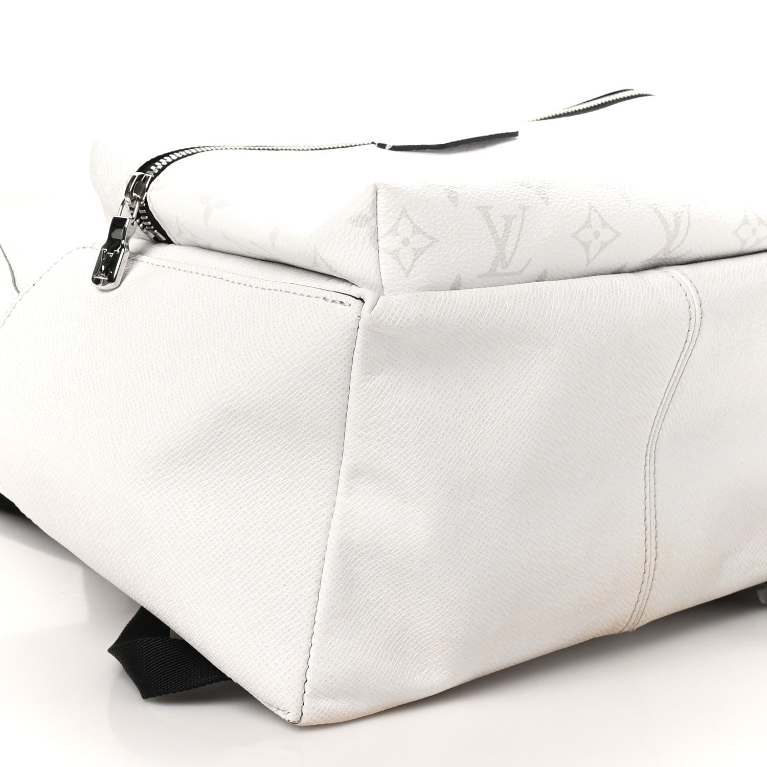 Louis Vuitton Taiga Monogram Discovery Backpack PM White 8 of 9