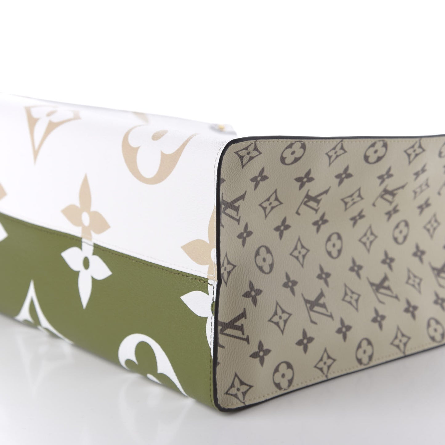 Monogram Giant Onthego GM Kaki Beige