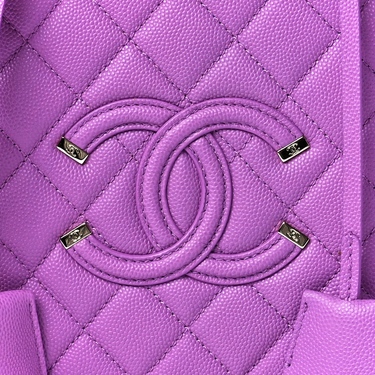 Caviar Quilted Medium CC Filigree Vanity Case Purple