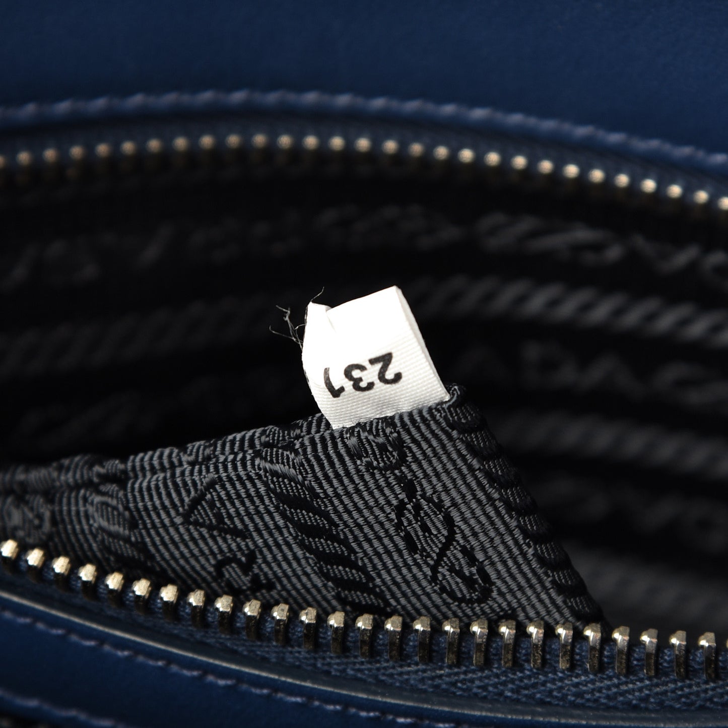 City Calf Sport Twin Pocket Tote Bluette
