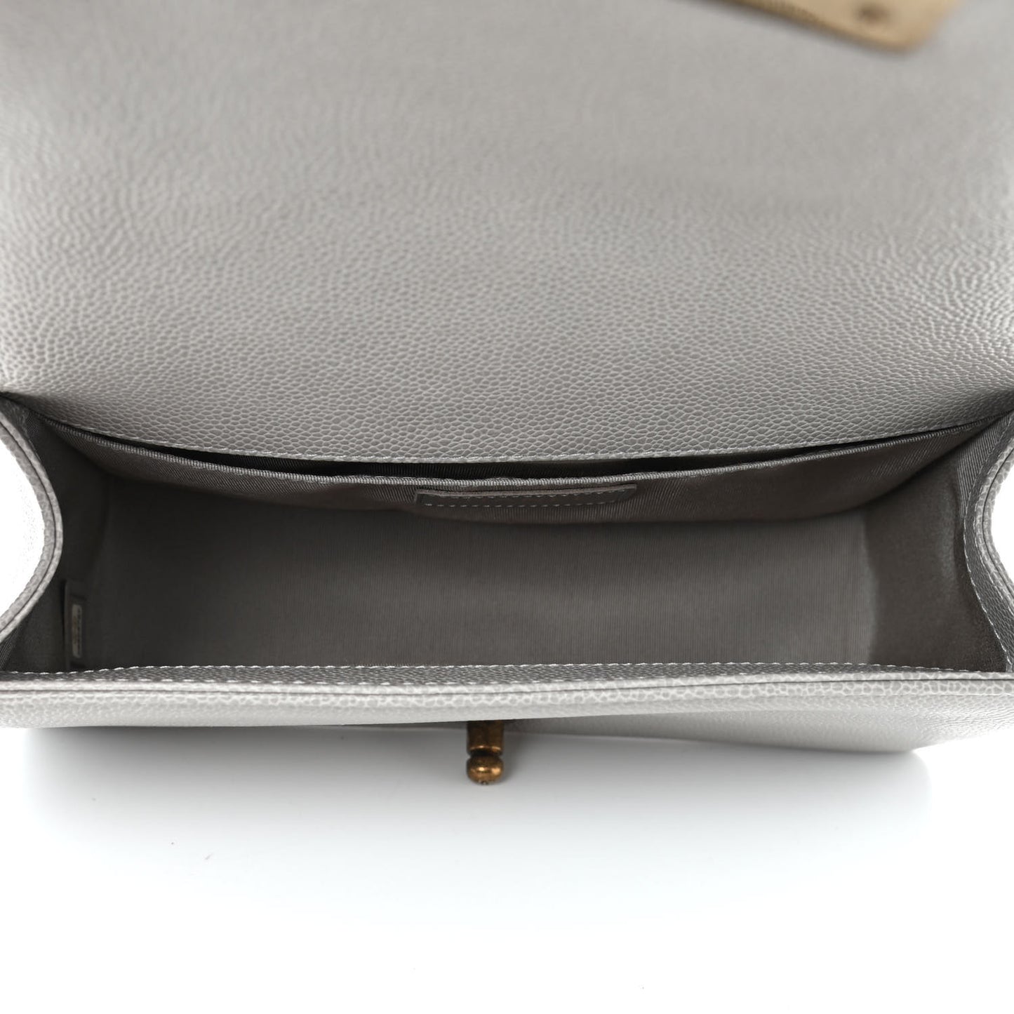 Caviar Quilted Medium Boy Flap Light Grey