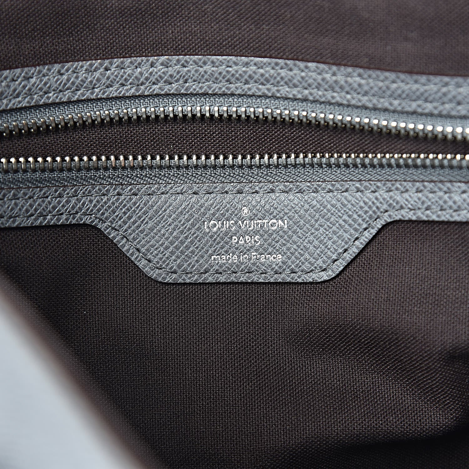 Louis Vuitton Taiga Milo Messenger Glacier 6 of 13