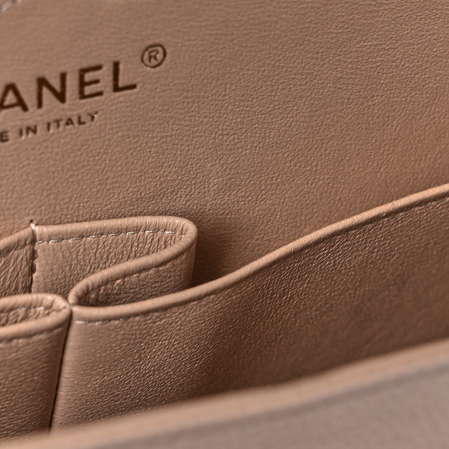 Caviar Quilted Jumbo Double Flap Beige Clair