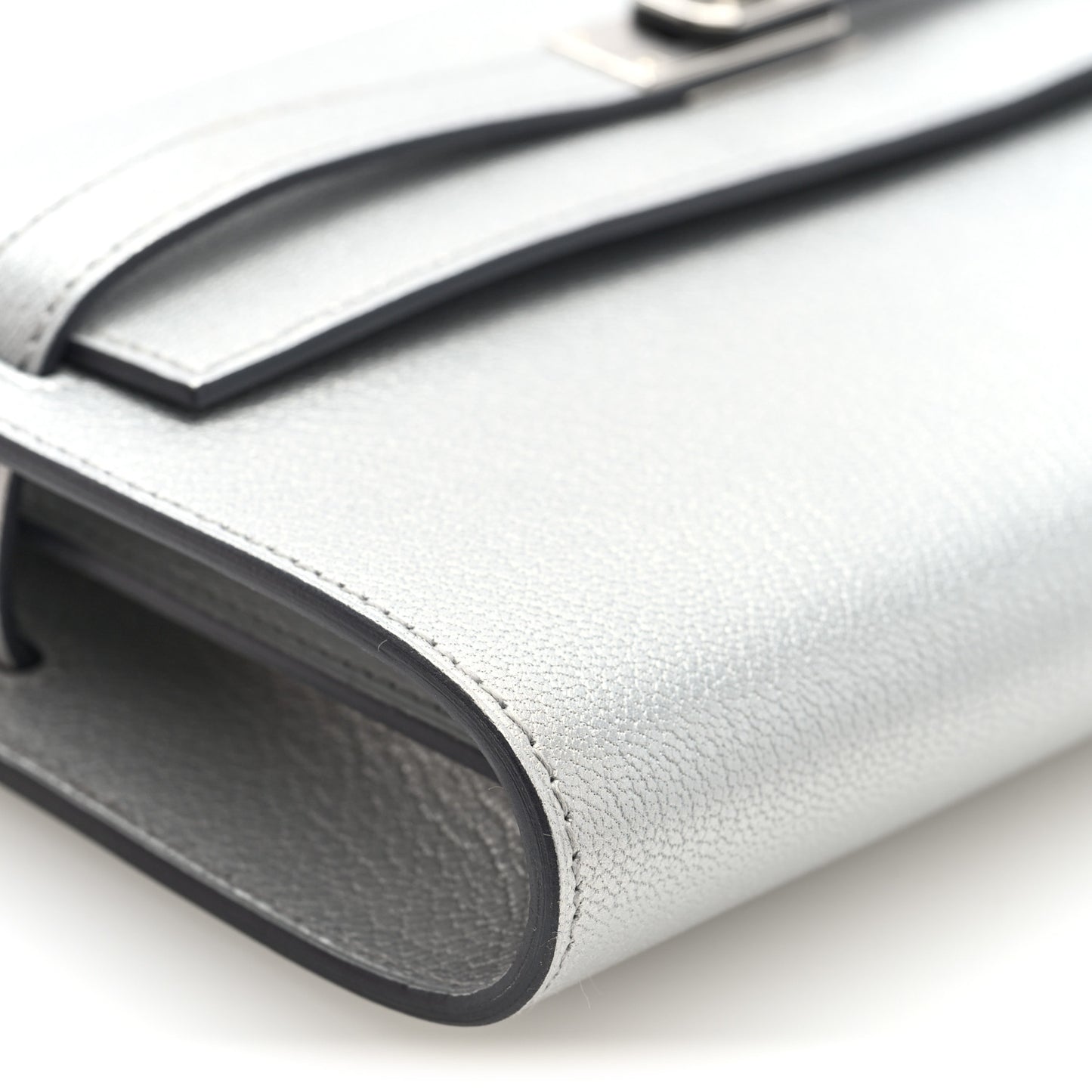 Metallic Chevre Chamkilight Kelly Wallet To Go Argent