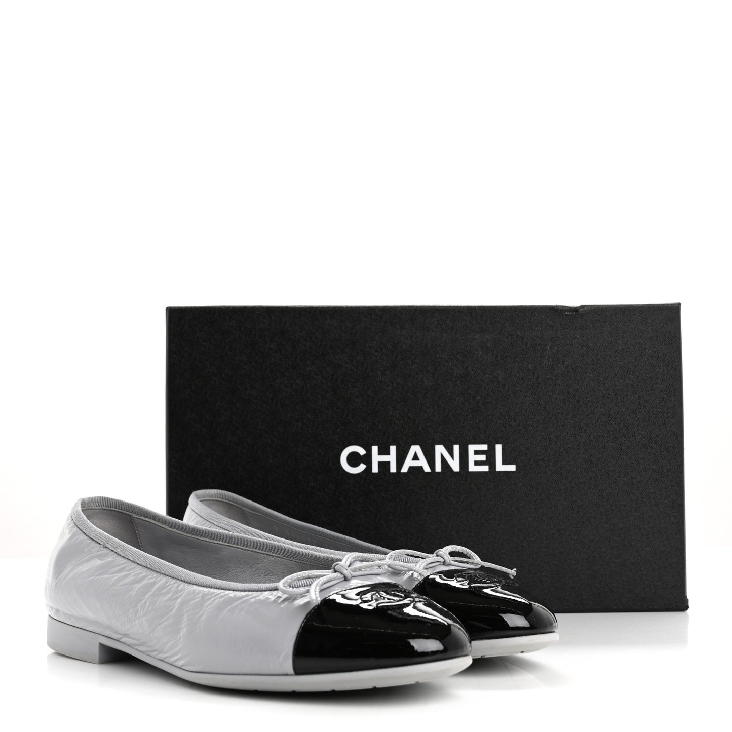 Shiny Crumpled Calfskin Patent CC Cap Toe Ballerina Flats 39 Grey Black