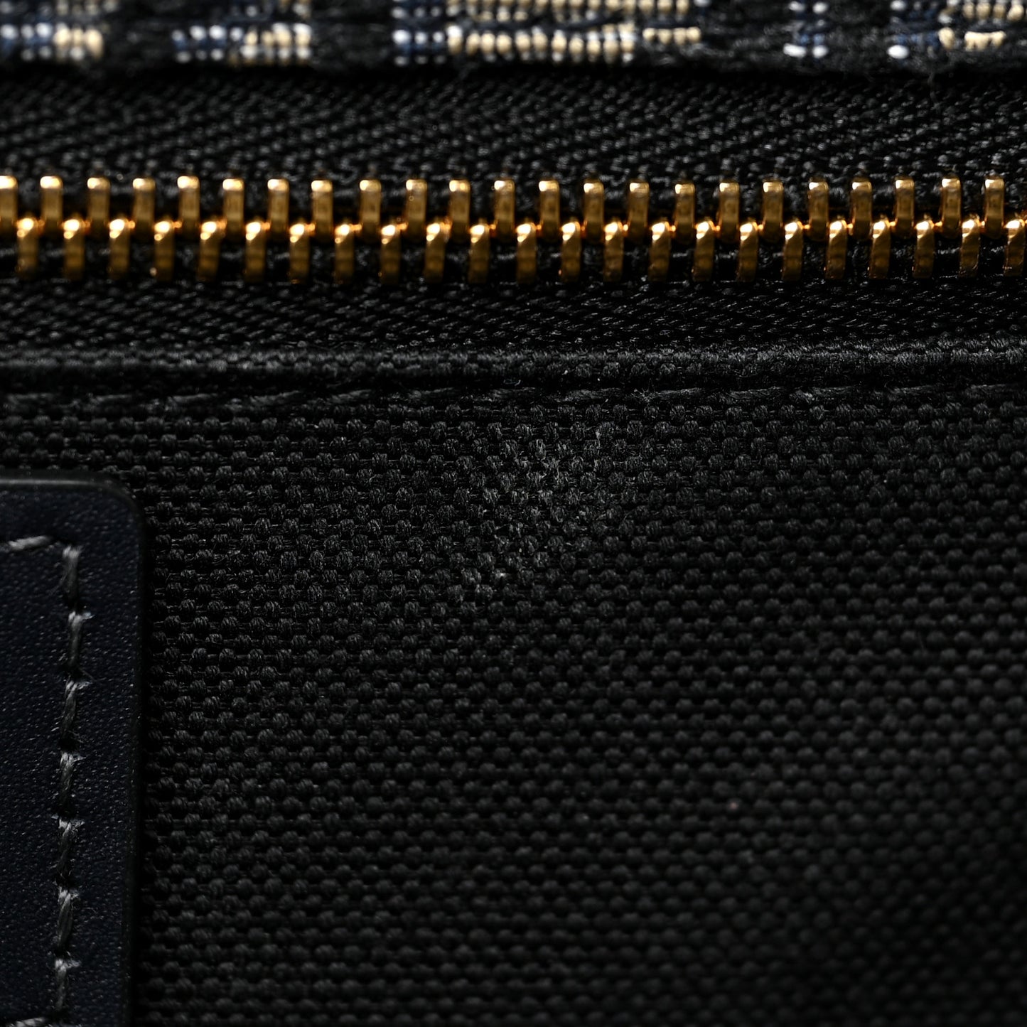 Oblique 30 Montaigne Chain Flap Bag Blue
