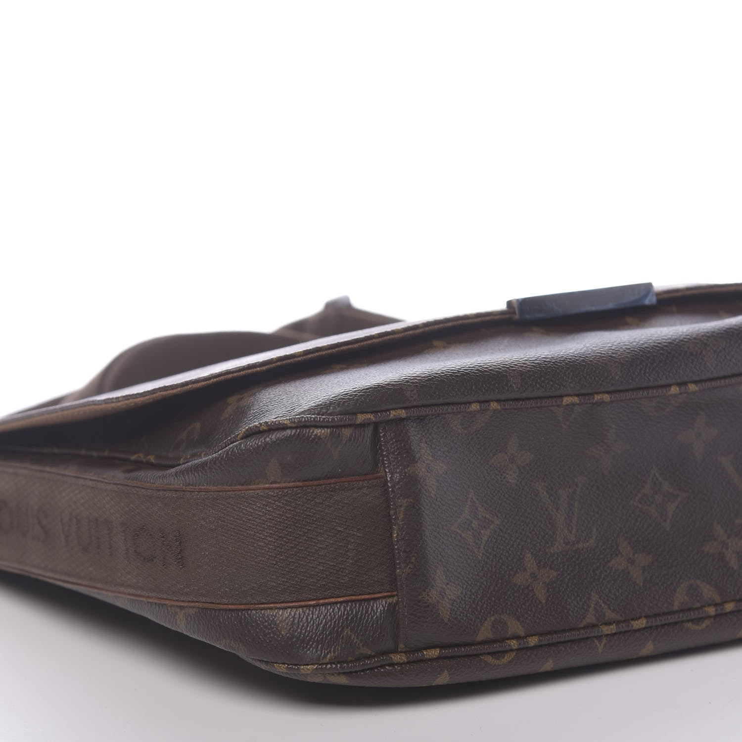 Louis Vuitton Monogram Beaubourg MM Messenger Bag 11 of 12
