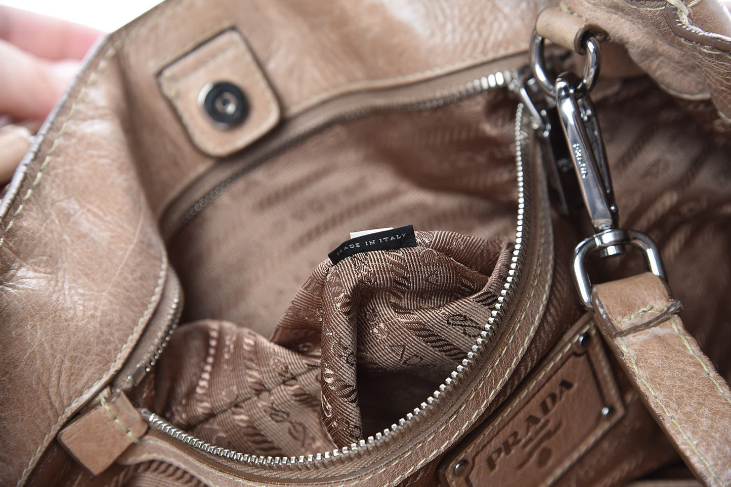 Vitello Shine Tote Cammeo