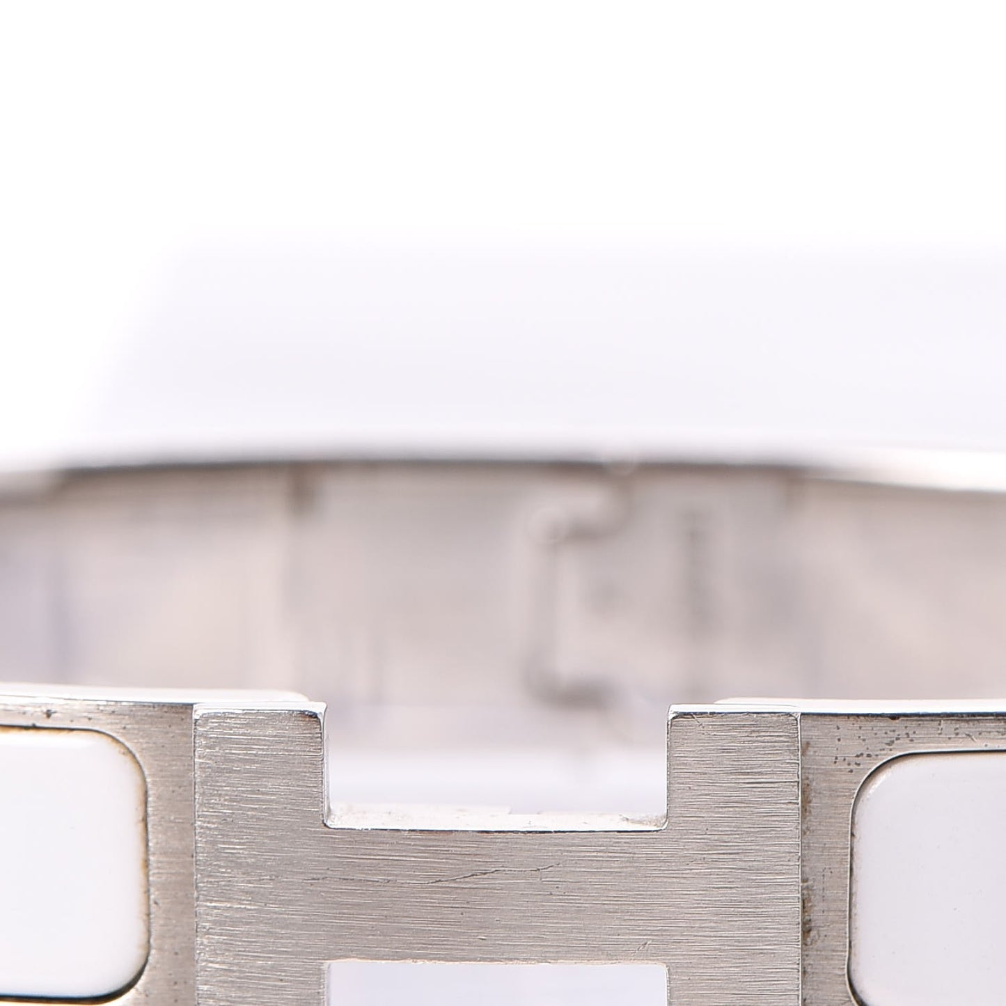 Matte Enamel Narrow Clic Clac HH Bracelet GM White