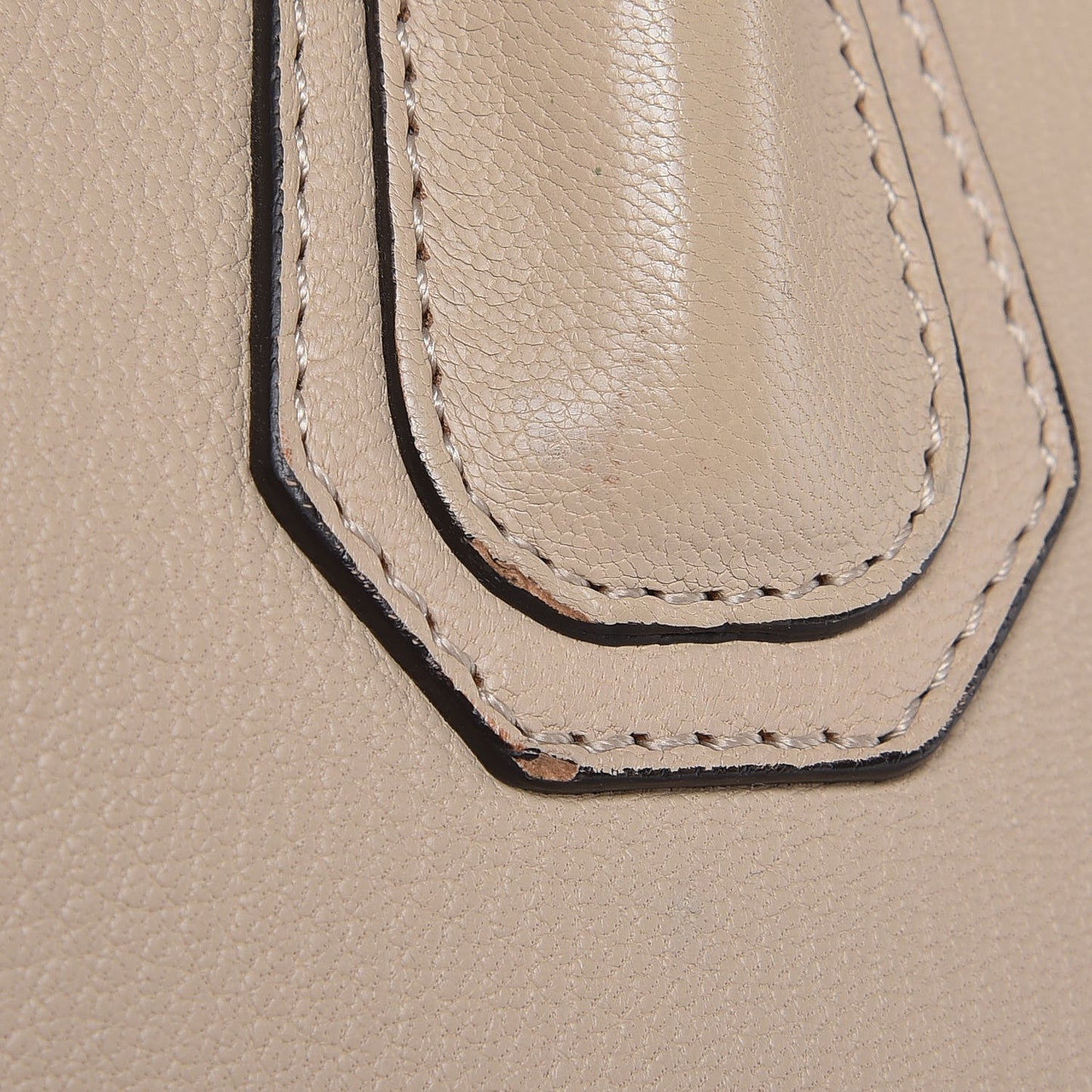 Sugar Goatskin Medium Antigona Mastic