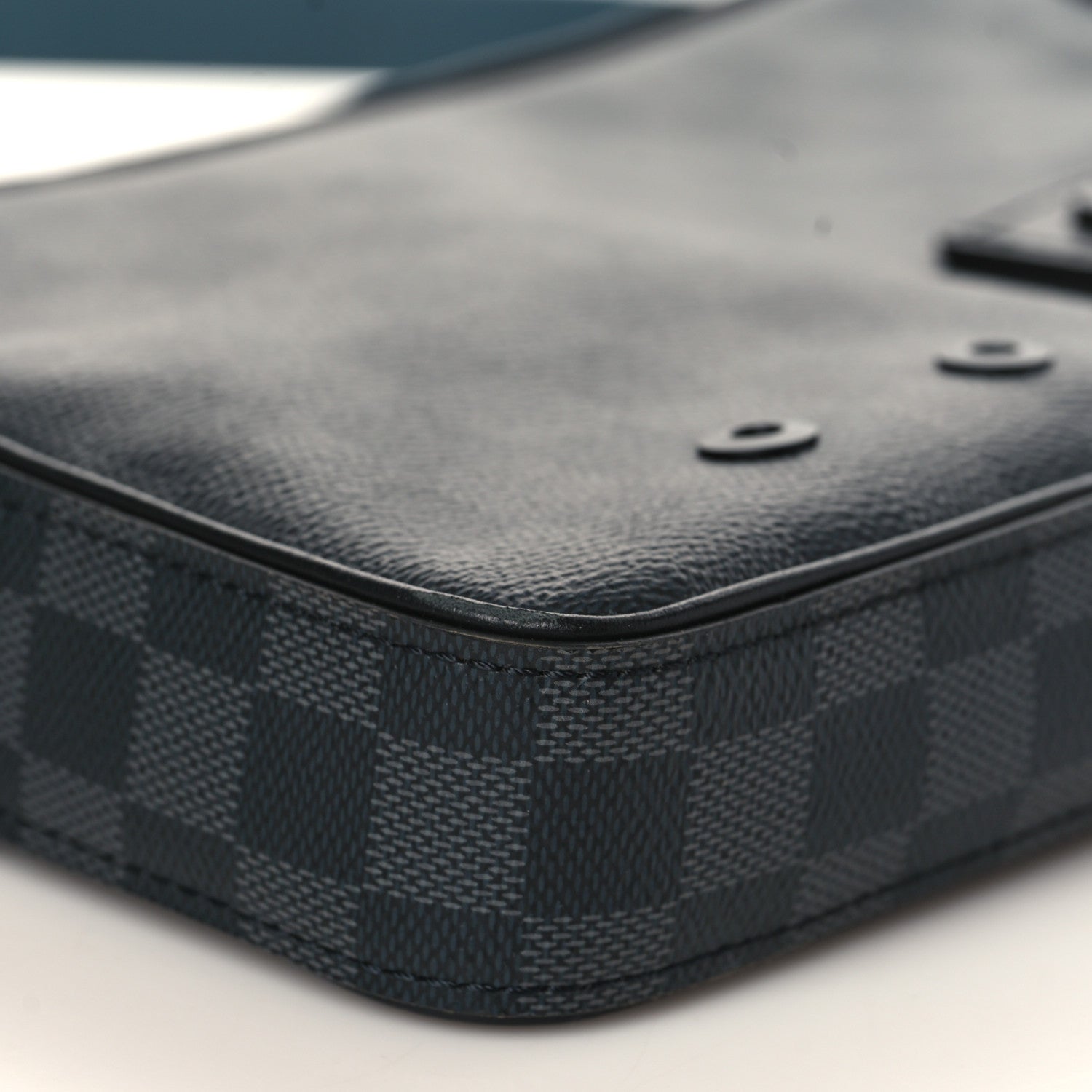 Louis Vuitton Damier Graphite Alpha Messenger Bag 7 of 8
