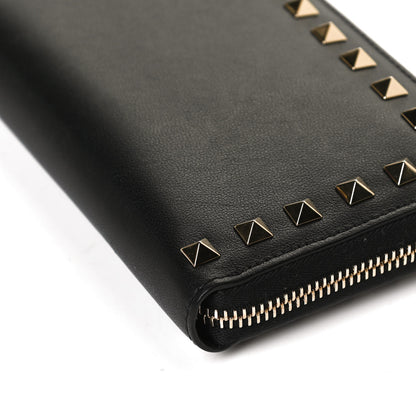 Valentino Garavani Pebbled Calfskin Rockstud Zip Around Wallet Black 9 of 11