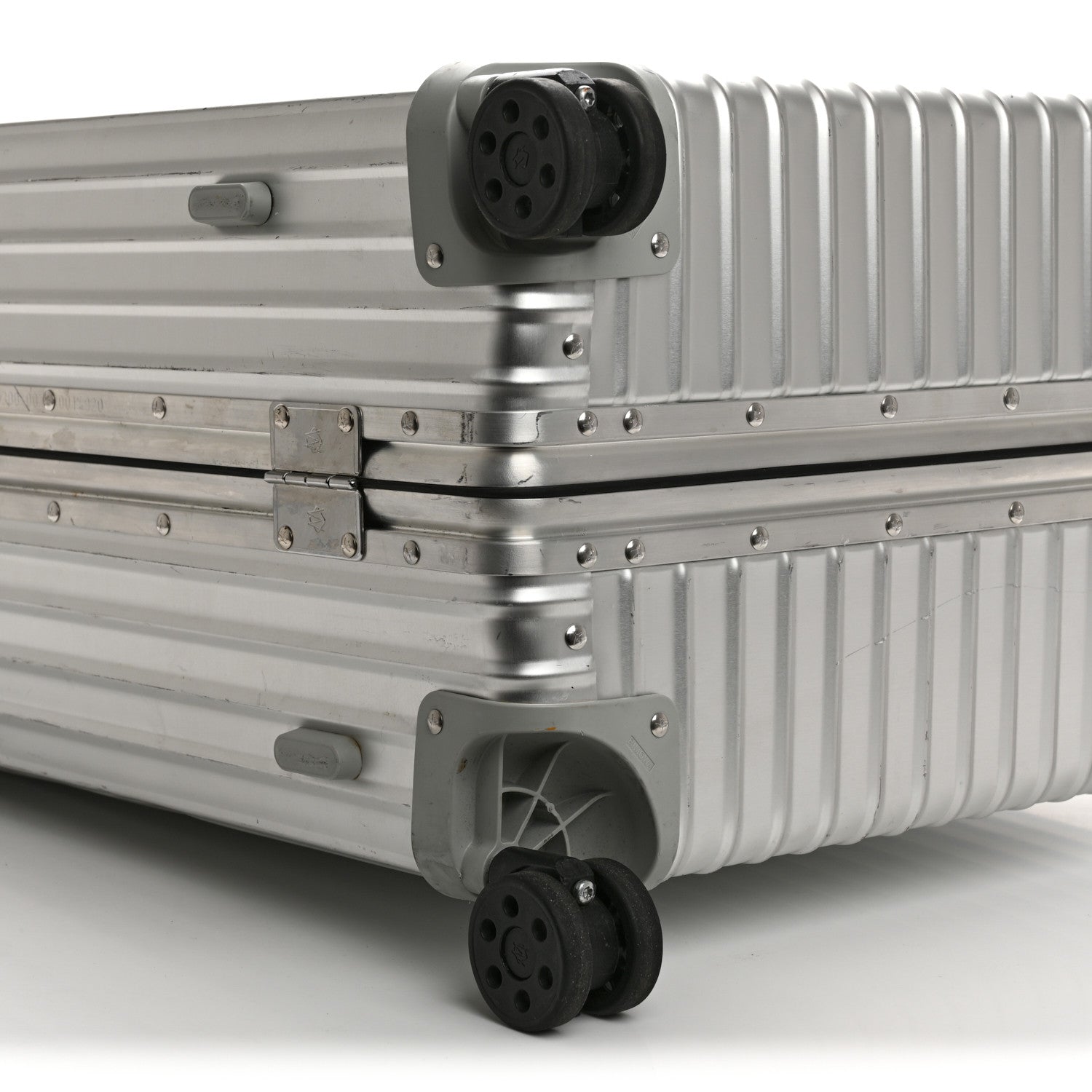 Rimowa Aluminum Classic Check-In L Silver 8 of 13