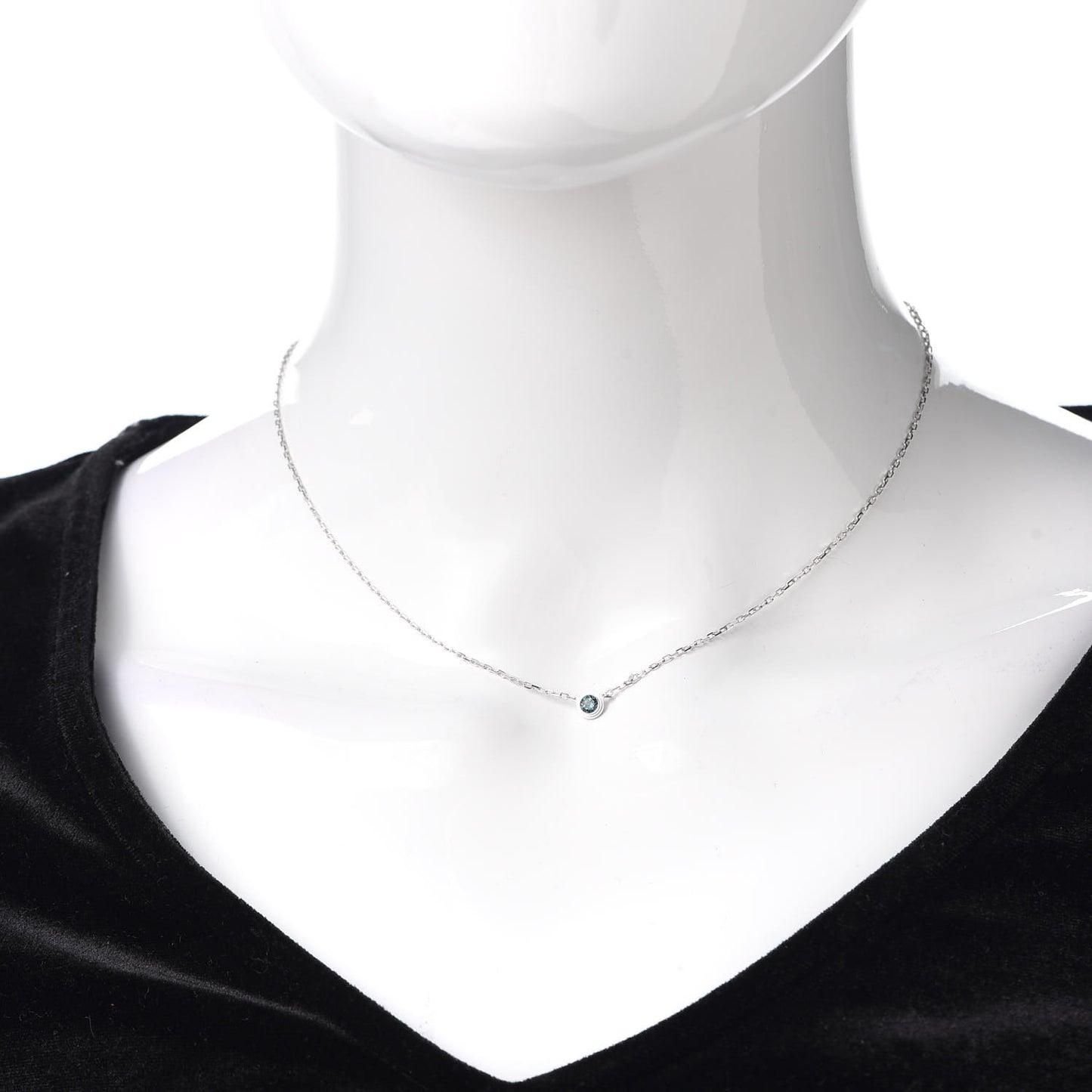 18K White Gold Sapphire Saphirs Legers de Pendant Necklace