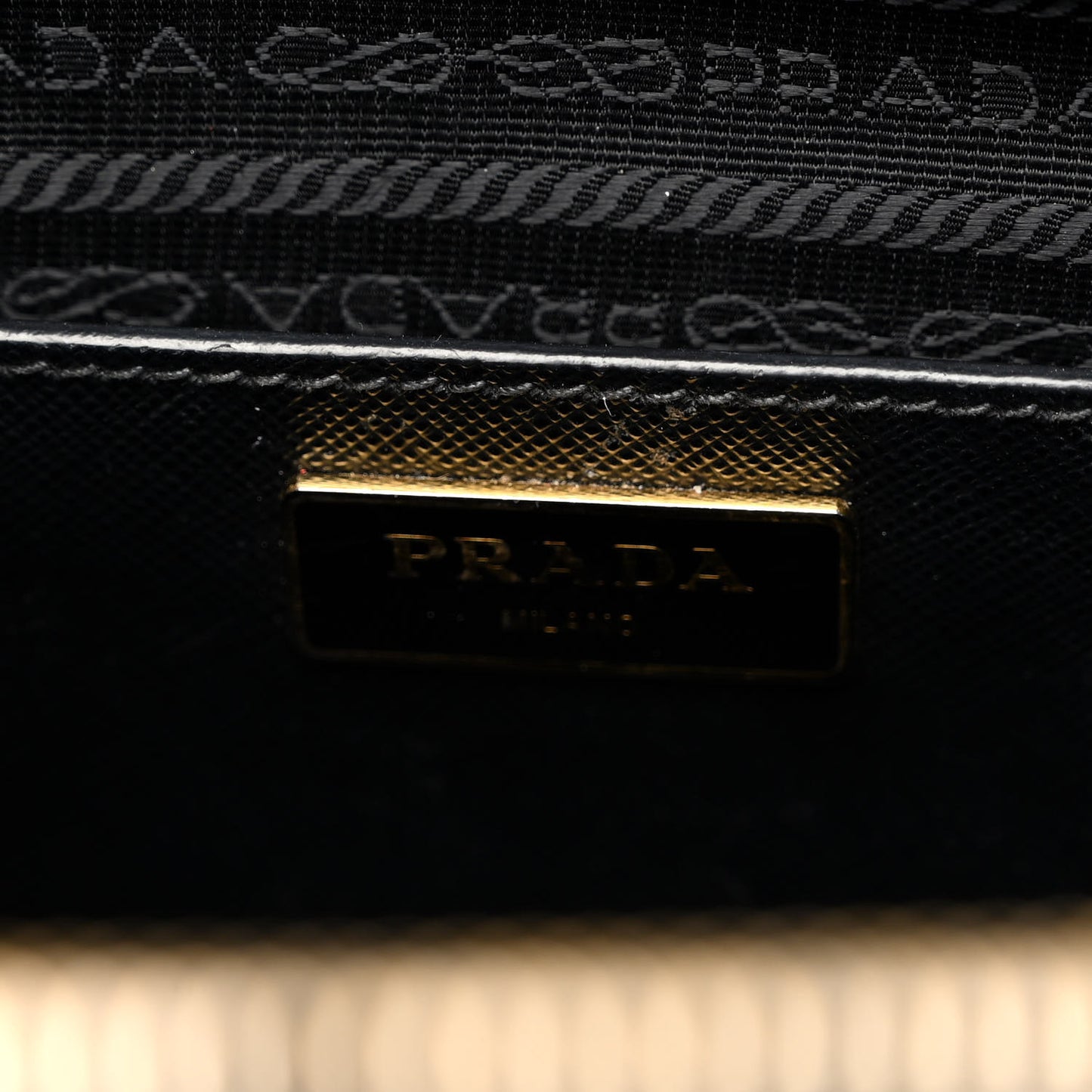 Saffiano Medium Galleria Double Zip Tote Black