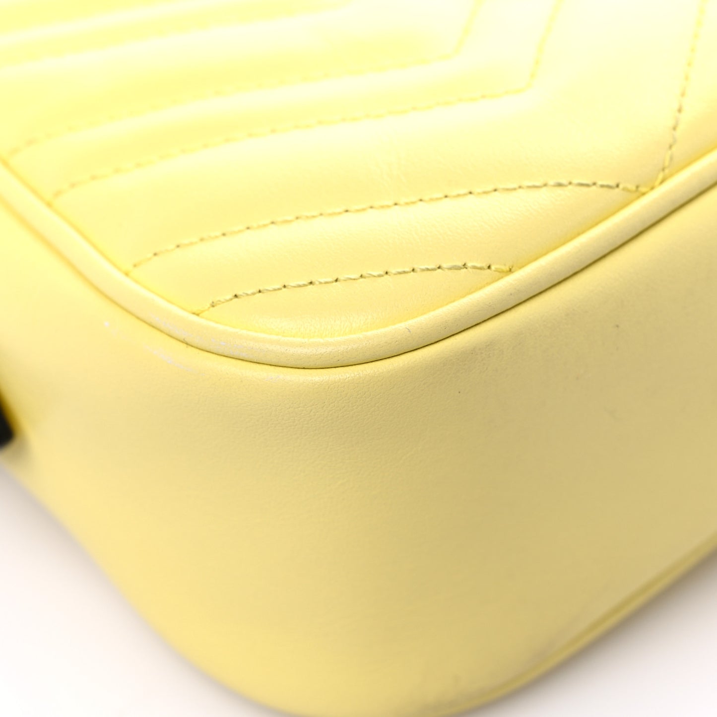 Calfskin Matelasse Small GG Marmont Chain Shoulder Bag Banana