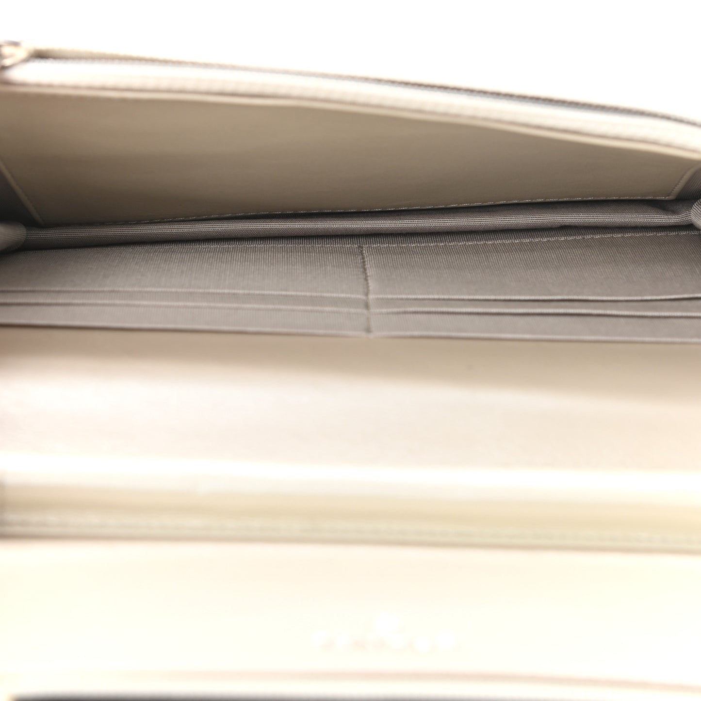 Caviar Sevruga Wallet on Chain WOC Silver