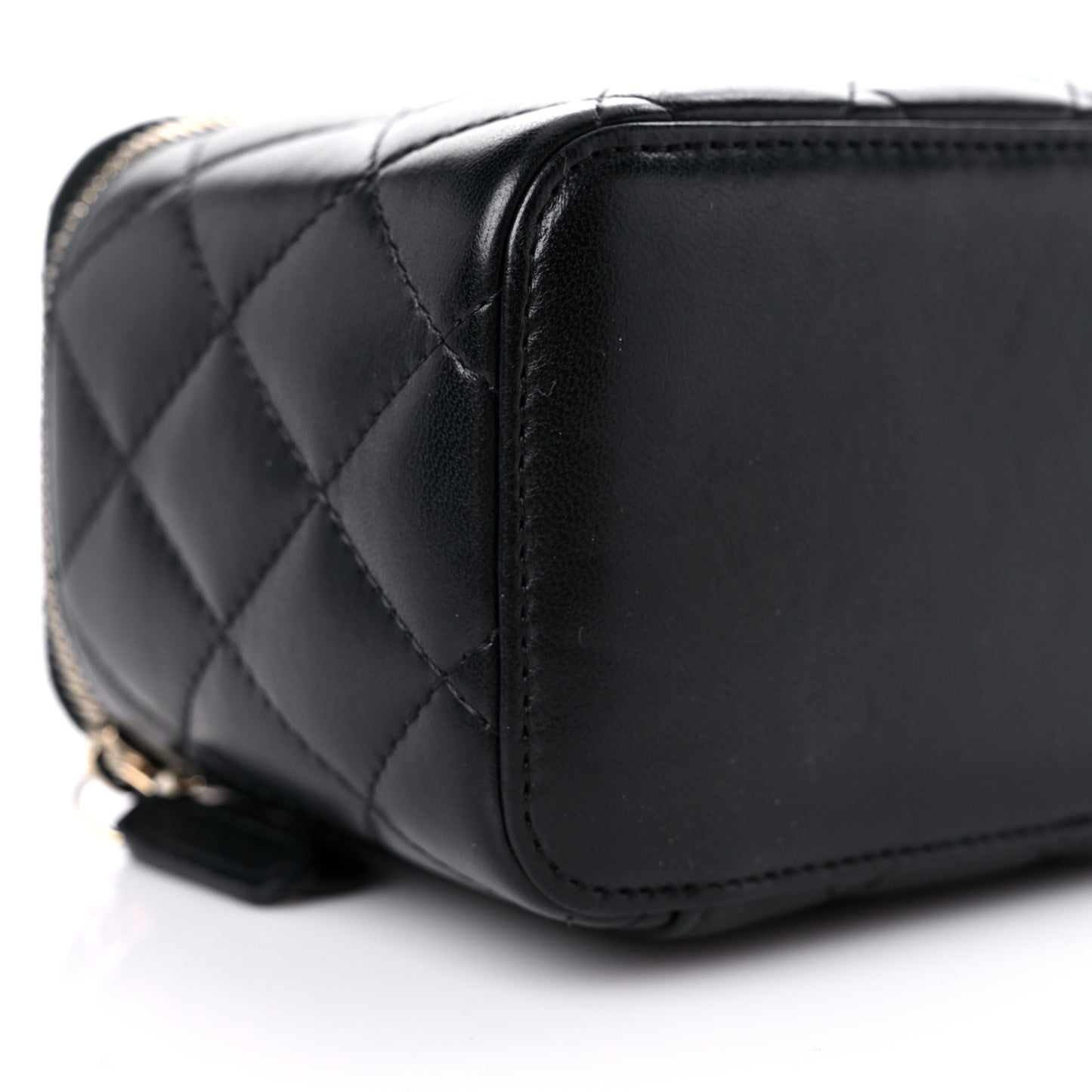 Lambskin Quilted Small Pearl Crush Vanity Case With Chain Black