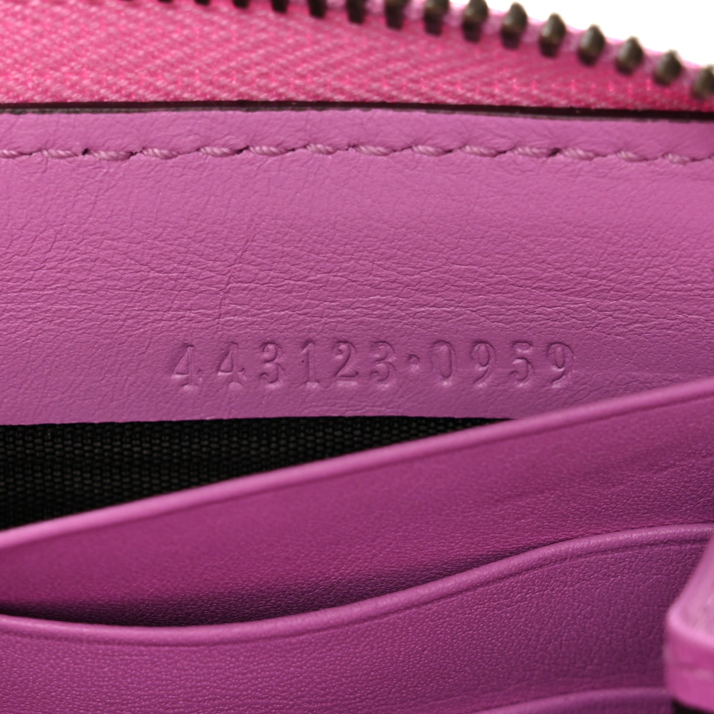 Calfskin Matelasse GG Marmont Zip Around Wallet Pink