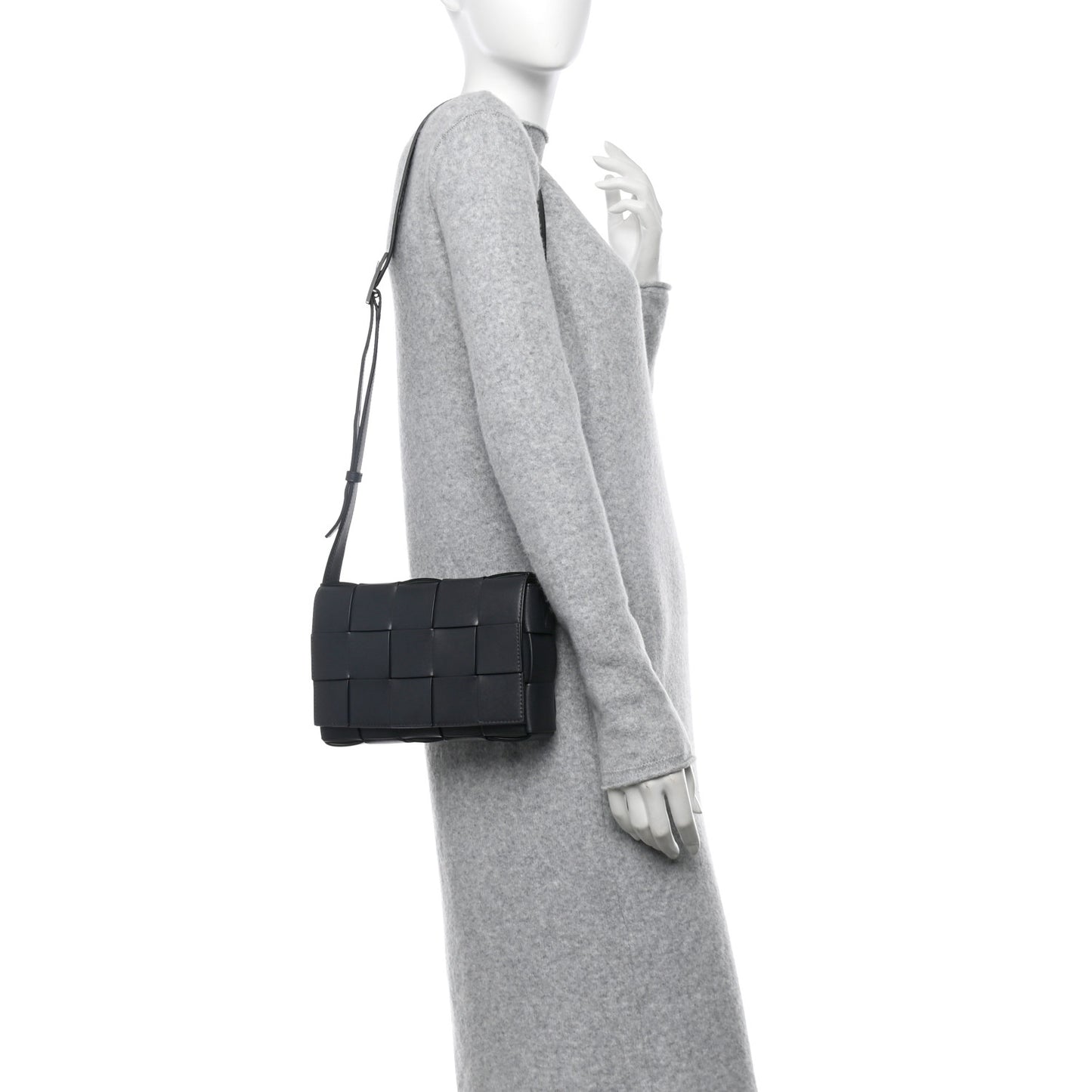 Calfskin Maxi Intreccio Cassette Bag Ardoise Glacier