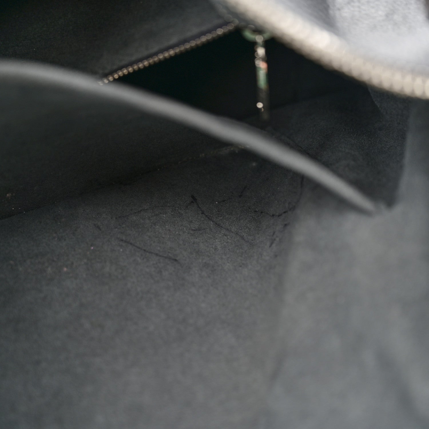 Louis Vuitton Mahina Beaubourg Hobo MM Black 8 of 15