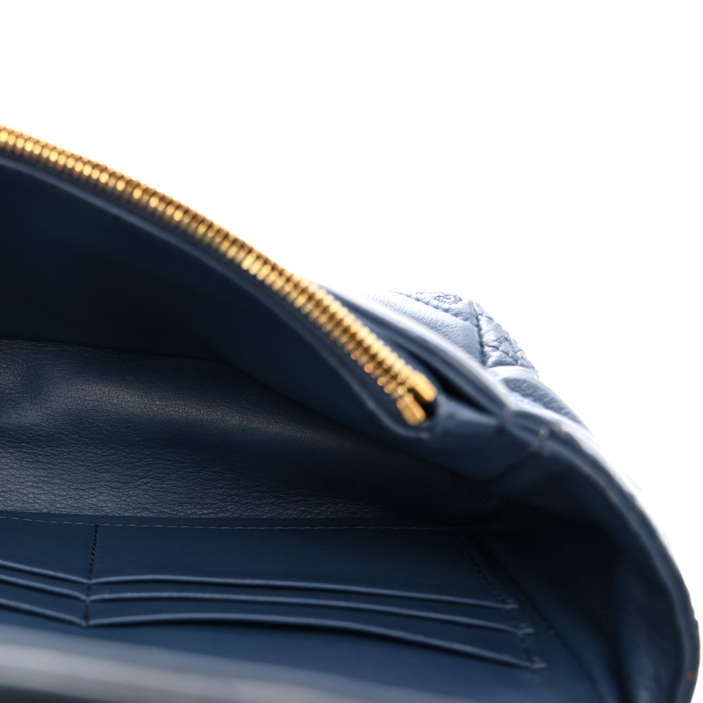 Calfskin Logo Matelasse BB Chain Wallet Bleu Tanzanite