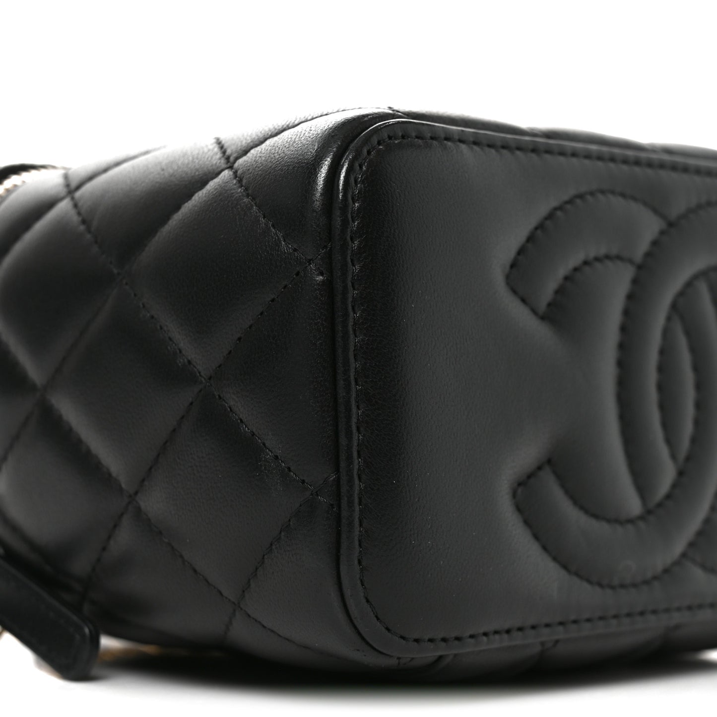 Lambskin Quilted Pearl Crush Small Vanity Case With Chain Black