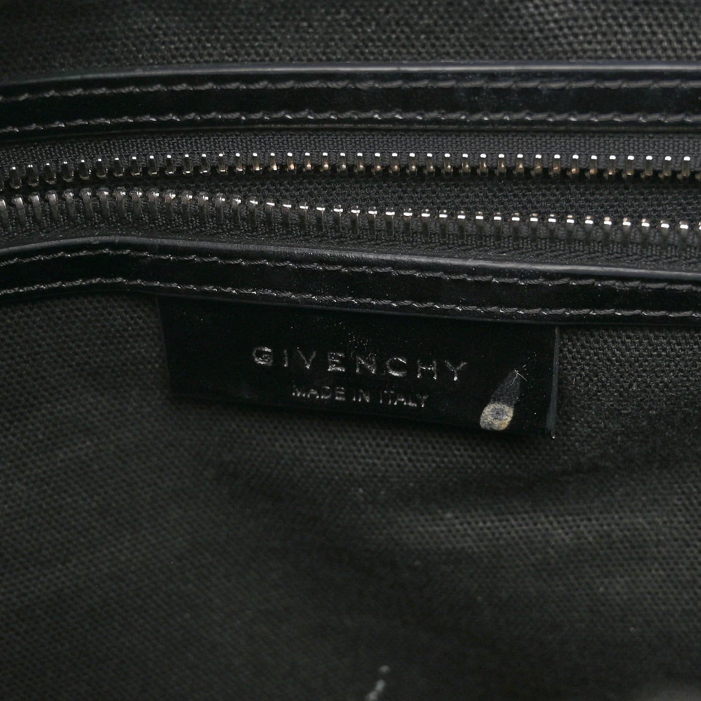 Shiny Lord Calfskin Medium Antigona Black
