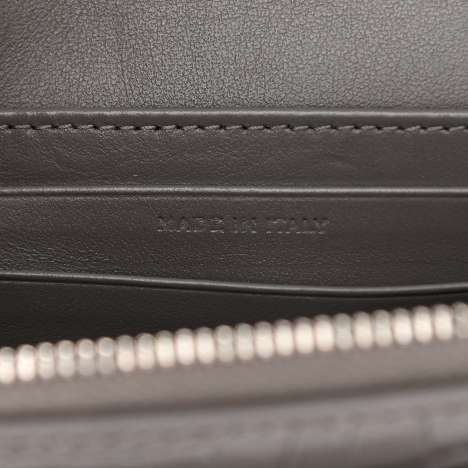 Saint Laurent Calfskin Crocodile Embossed Monogram Sunset Chain Wallet Light Grey 7 of 8