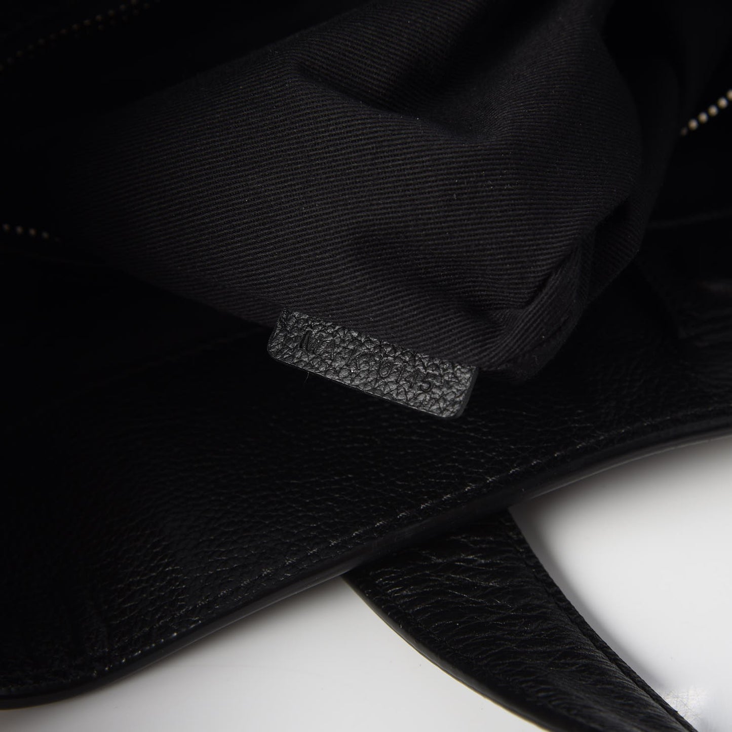 Lambskin North South Nightingale Black