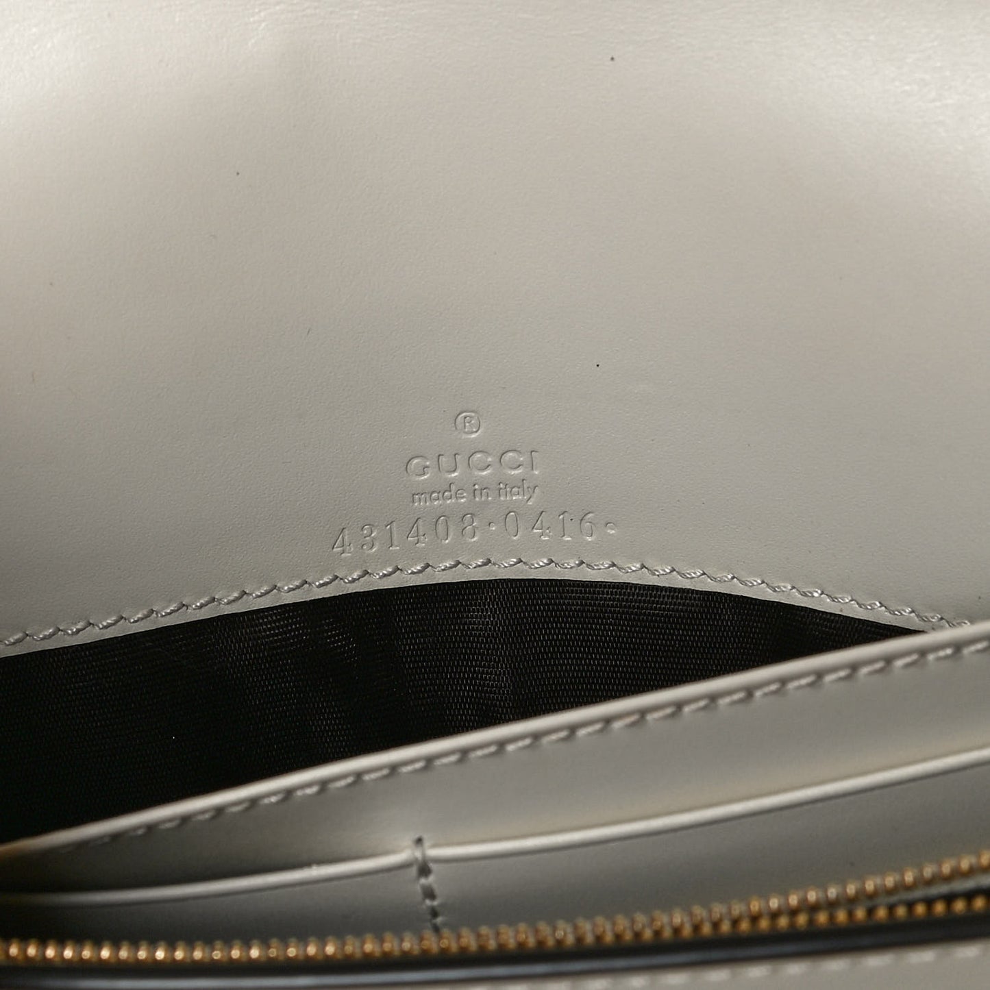 Guccissima Signature Bowy Chain Wallet Mystic White
