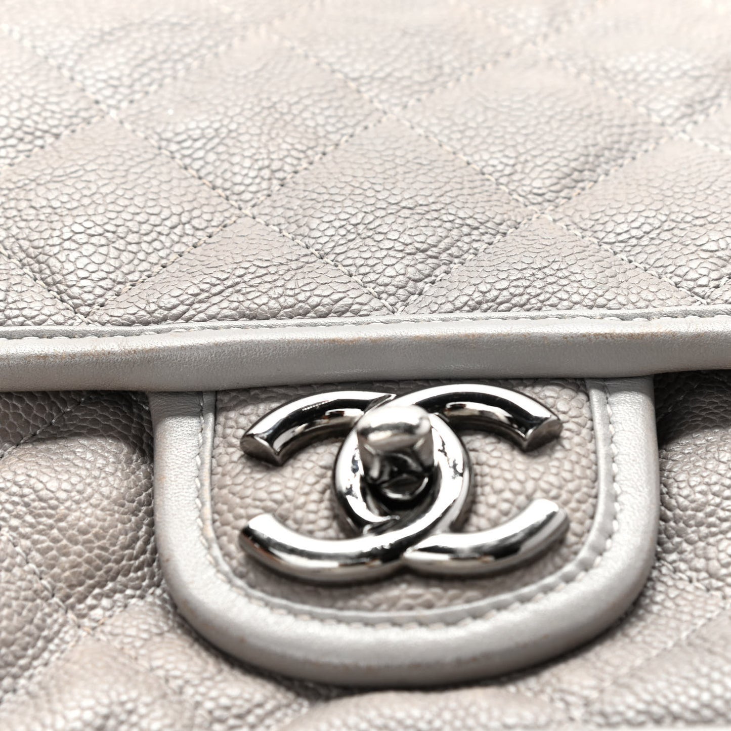 Caviar Quilted Medium French Riviera Flap Light Grey