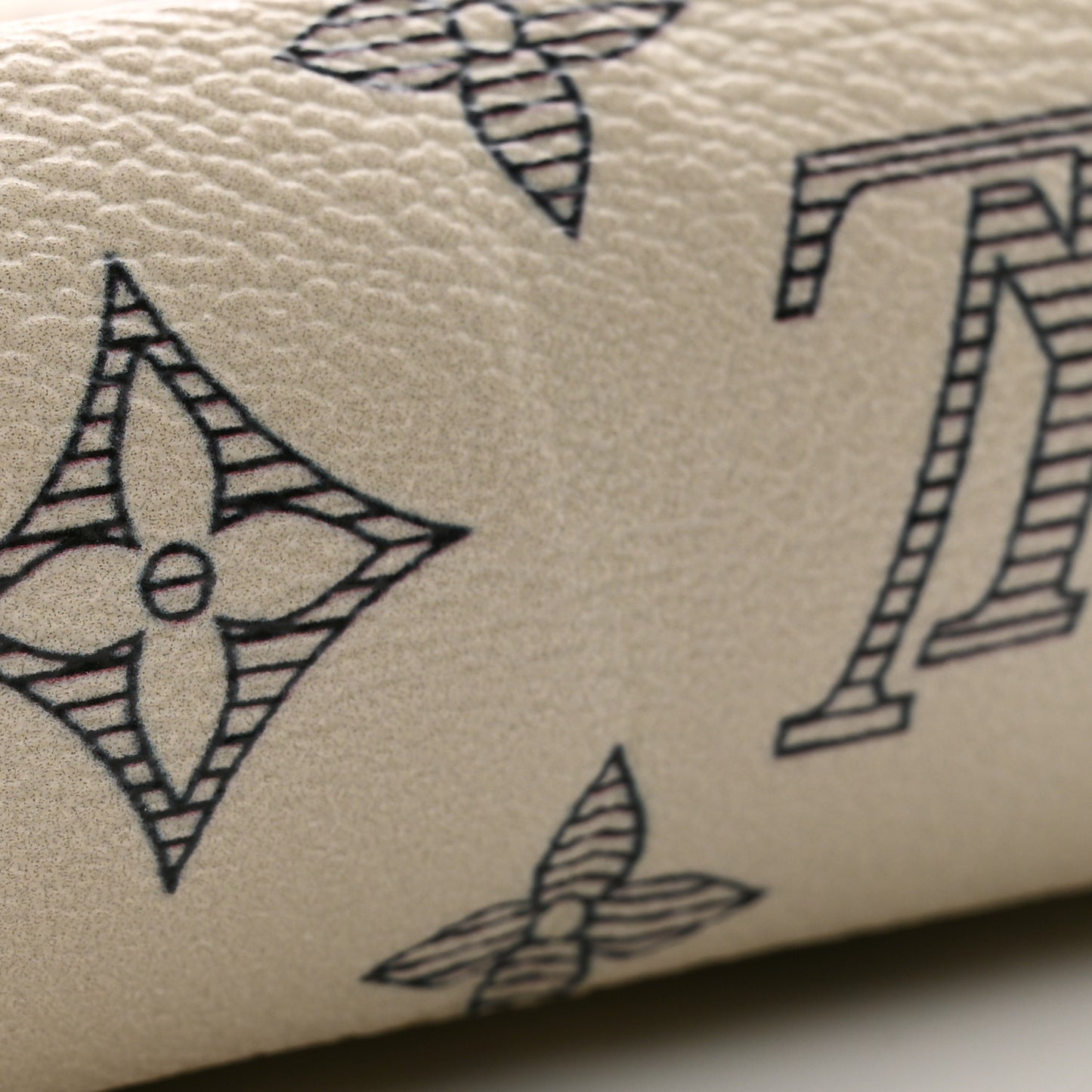 Savane Monogram Chapman Pochette Voyage GM Dune