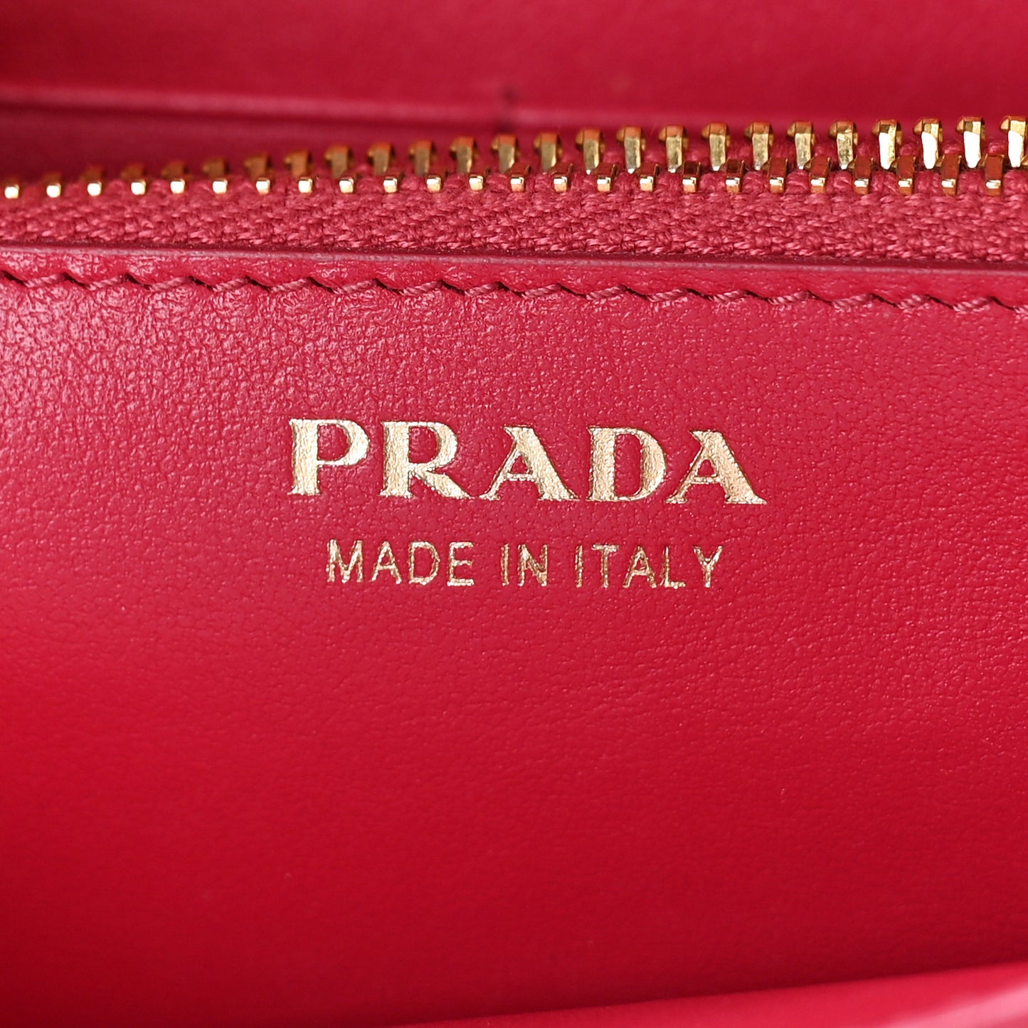 Vitello Move Metal Oro Chain Wallet Peonia
