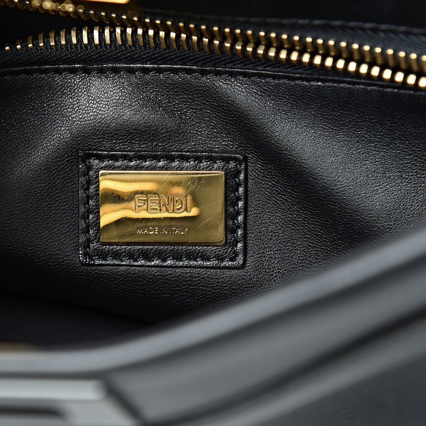 Vitello Seta Shiny Nappa Medium Peekaboo Iconic Satchel Black